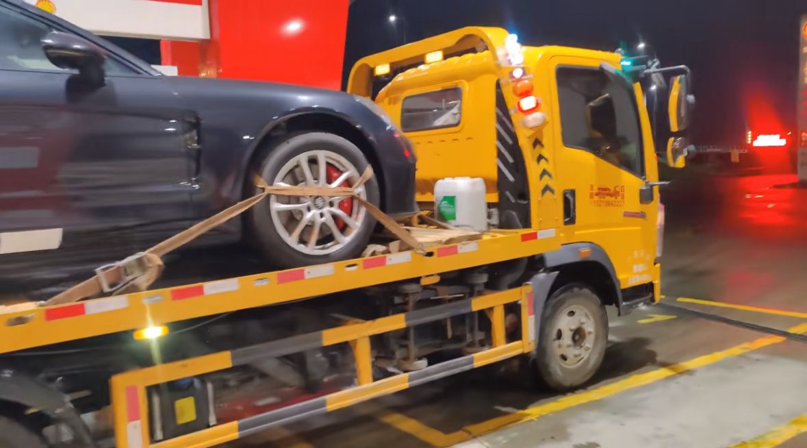 哈密行车途中遇到突发状况该如何呼叫道路救援？